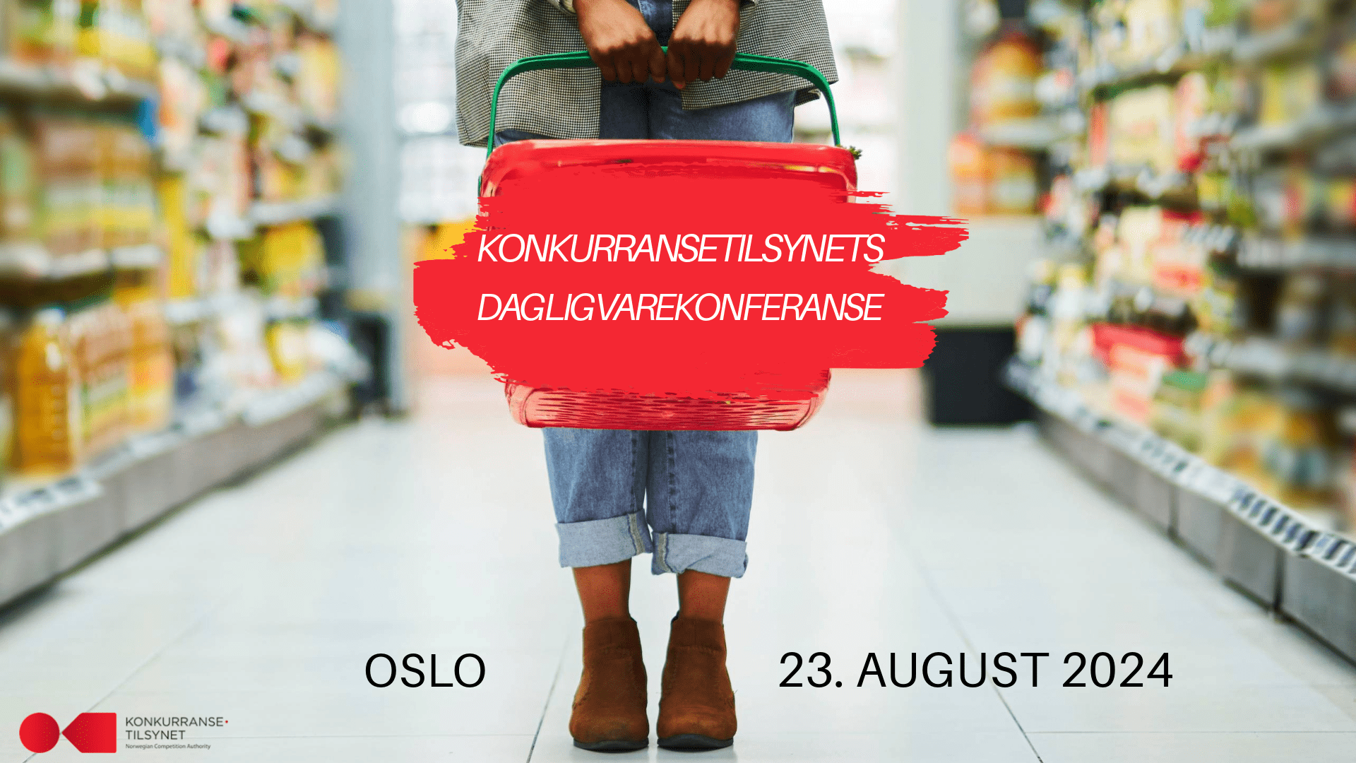 Bilde av en kvinne som holder en handlekurv i en matbutikk, med teksten "Konkurransetilsynets dagligvarekonferanse. Oslo, 23. august 2024".